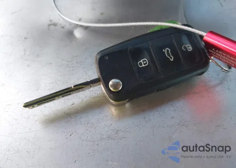 2015 Volkswagen Beetle 1.8T Classic z USA, uszkodzony, nr VIN 3VWF17AT1FM649625